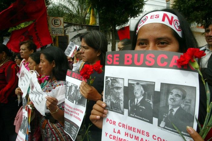Pueblo guatemalteco pidiendo justicia por los crímenes de la dictadura.